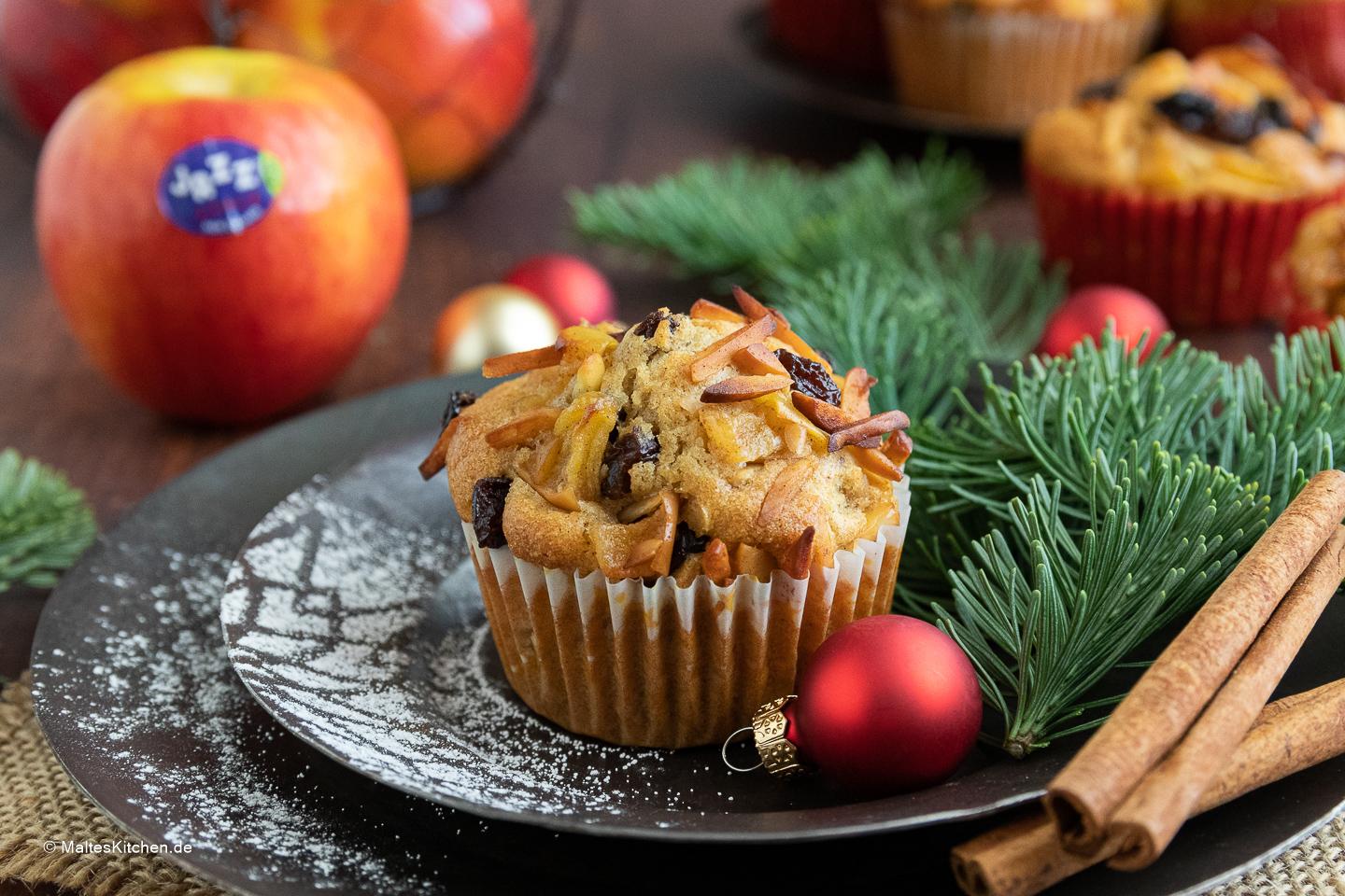 Juicy baked apple muffins with marzipan, almonds and cinnamon JAZZ