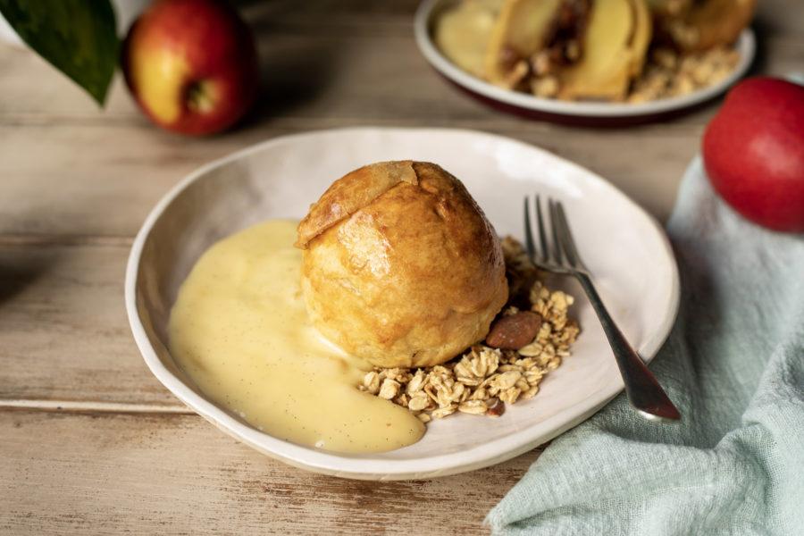 Baked JAZZ™ Apple Pie with Custard JAZZ Apple UK